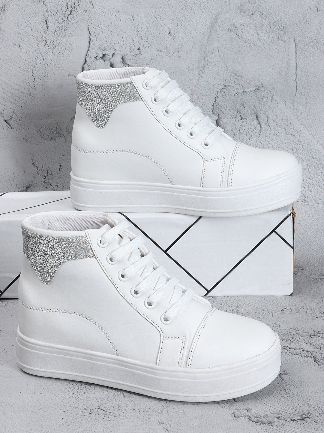 Solid Lace-Ups Lightweight Sneakers